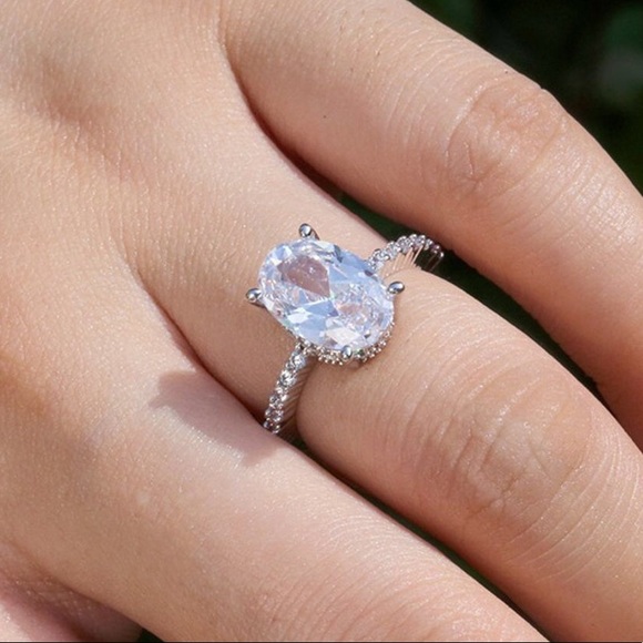 5ct Oval Cut White Sapphire 925 SS Ring - Picture 7 of 7